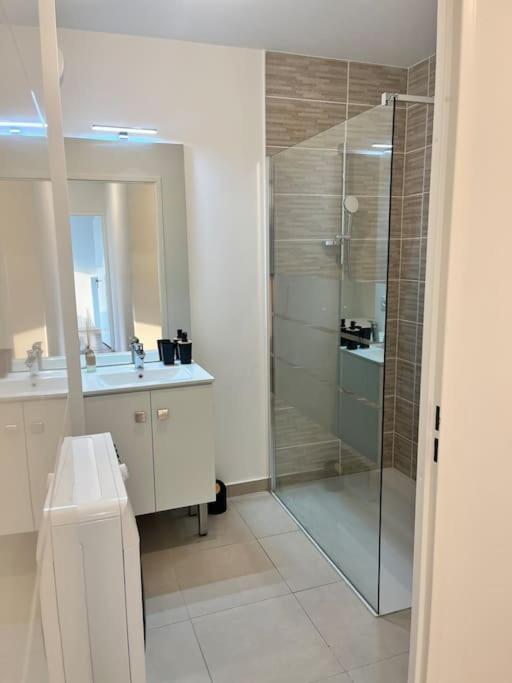 Superbe Appartement Neuf Dans Residence Familiale Aux Portes De Paris Avec Parking Ivry-sur-Seine Bagian luar foto